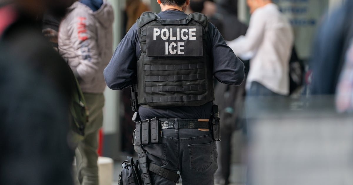 Muertes de Migrantes Mexicanos bajo Custodia de ICE: Un Análisis Cuantitativo y Cualitativo