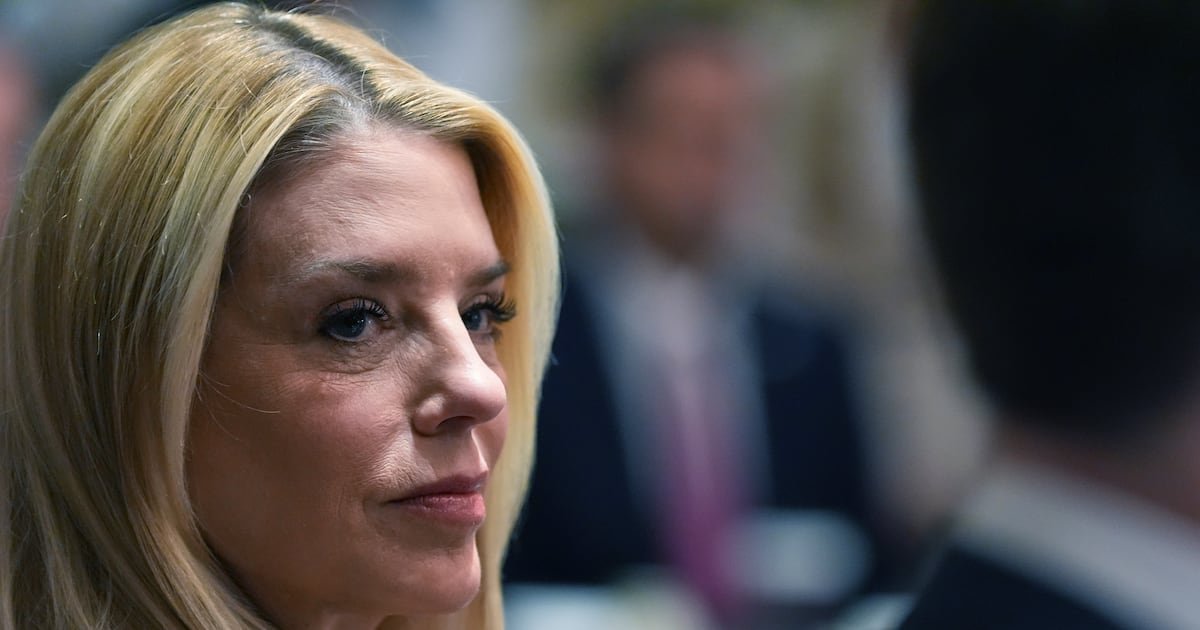 Donald Trump remueve a Pam Bondi como fiscal general de Estados Unidos