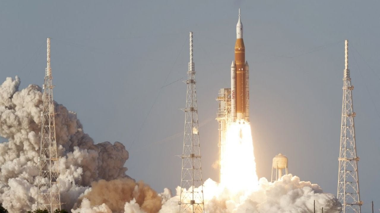 Misión Artemis II inicia su travesía hacia la Luna con éxito tras superar contratiempos técnicos