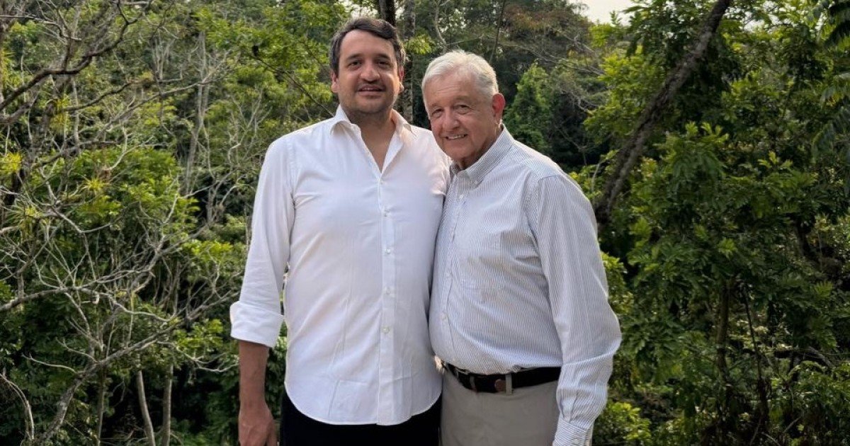 Andrés Manuel López Obrador reaparece junto a su hijo en medio de tensiones políticas