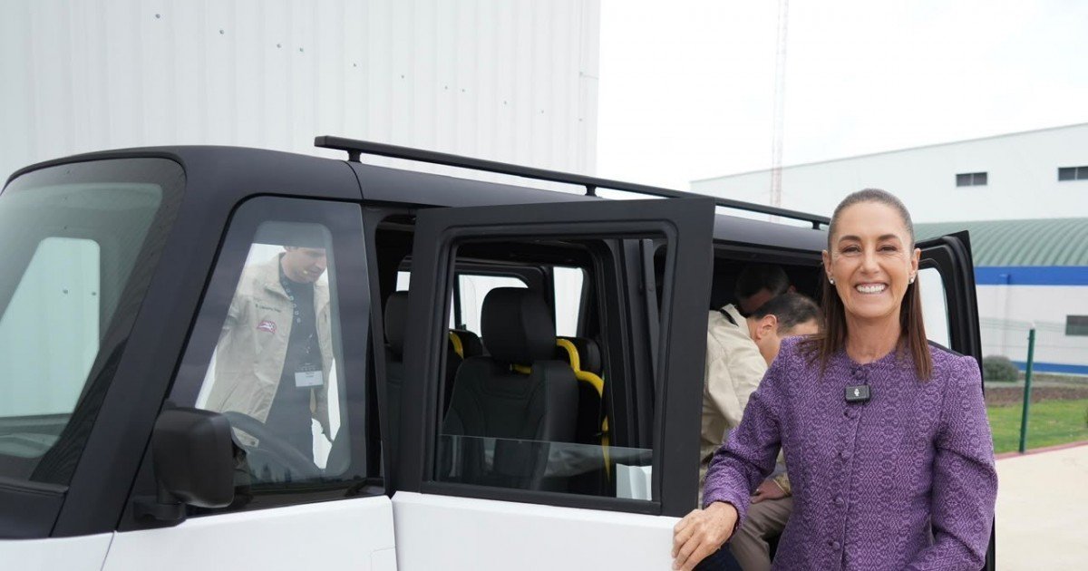 Claudia Sheinbaum presenta el primer auto eléctrico mexicano en Santa Lucía