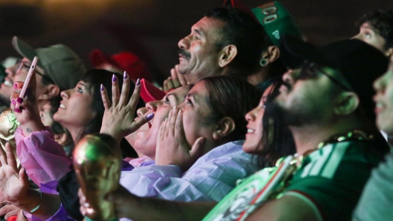 Euforia en el Fan Fest del Zócalo: México avanza a octavos de final