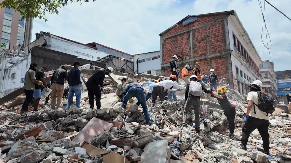 Dos mexicanos fallecen en Colombia tras potente sismo de 7.4 grados