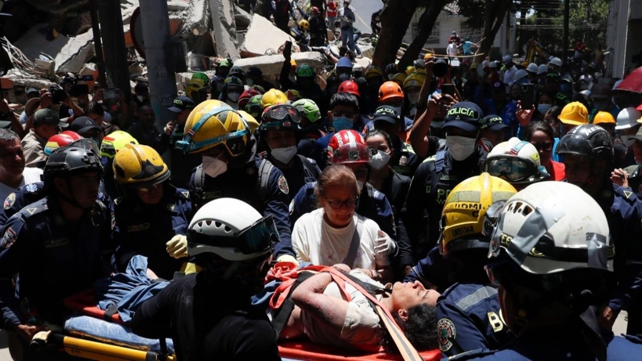 Búsqueda Intensiva de Sobrevivientes en Colombia tras Terremoto de Magnitud 7.4