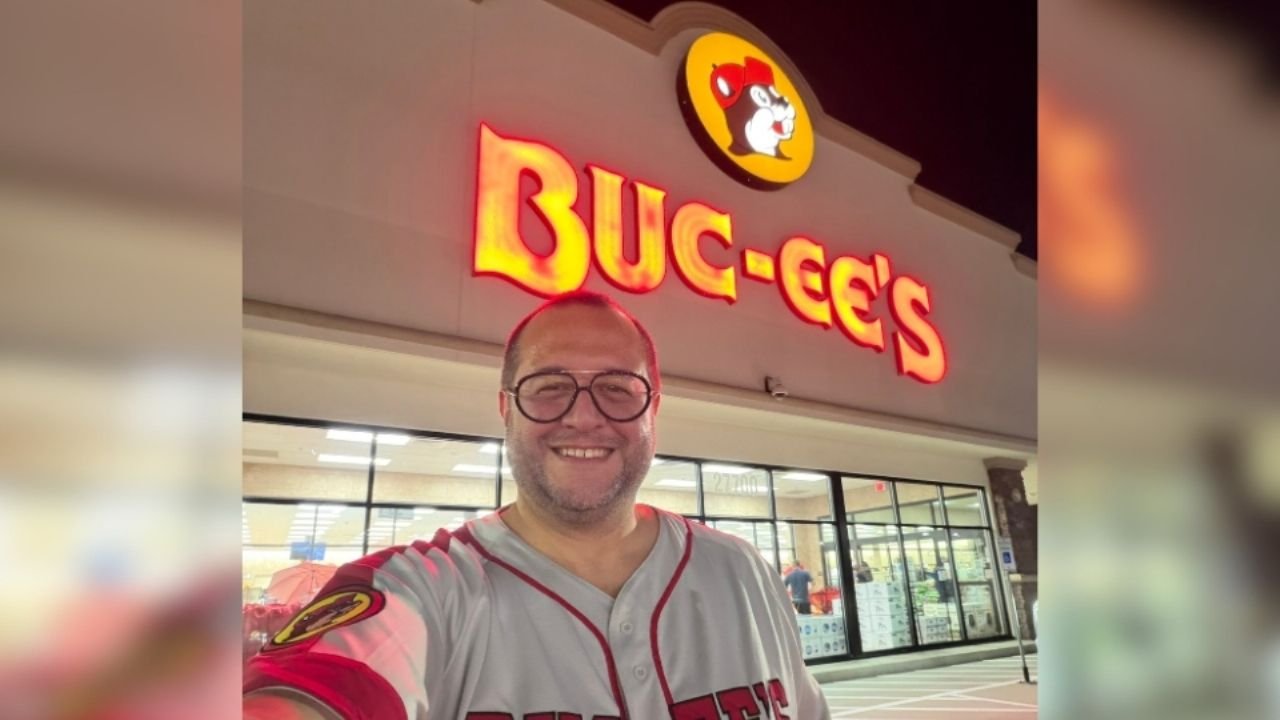 José Ramón López Beltrán comparte visita a conocida tienda en EU tras retiro de visa de su hermano